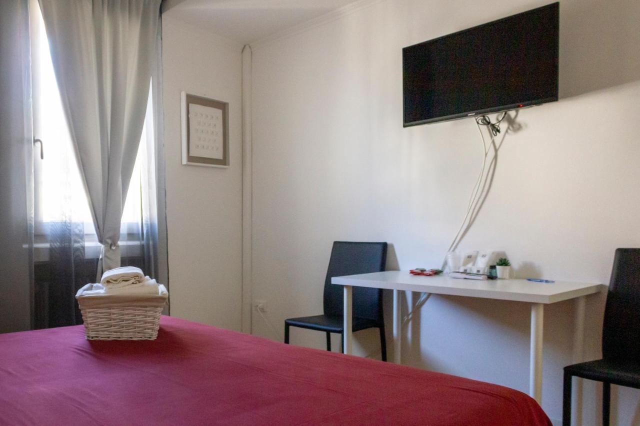 Double or Twin Room Private External Bathroom