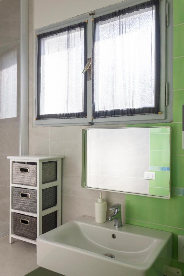 Single Room Private External Bathroom