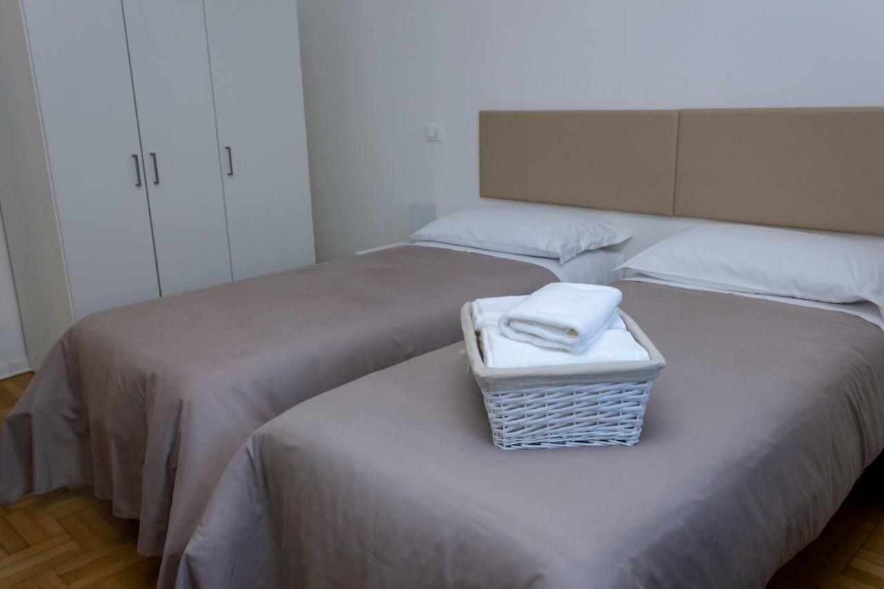 Double or Twin Room Private External Bathroom